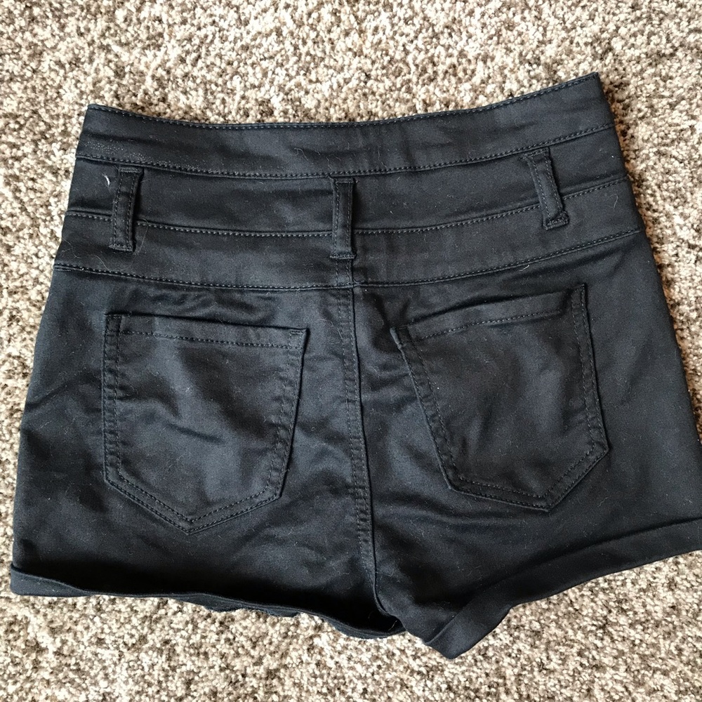 Black shotrs